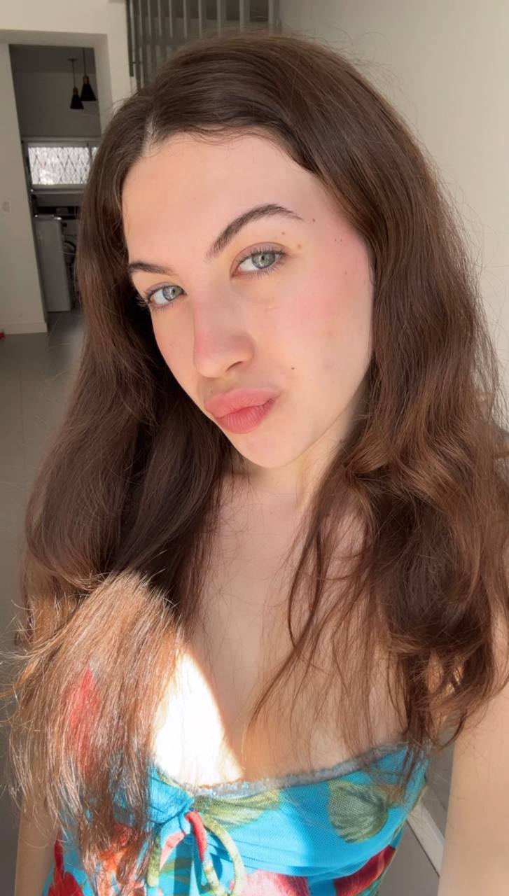 Nude girl Amber in Kolkata