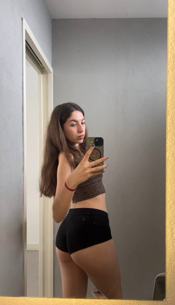 Amber in her underwear in Kolkata