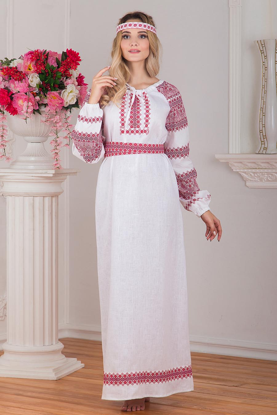 Women in Slavic costumes in Kolkata