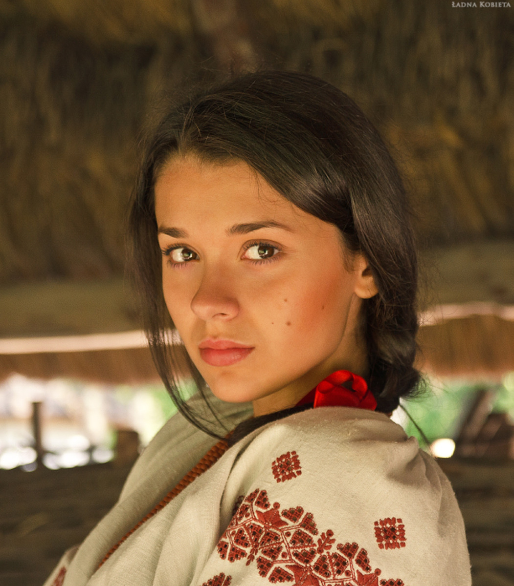 Girls in Slavic costumes in Kolkata
