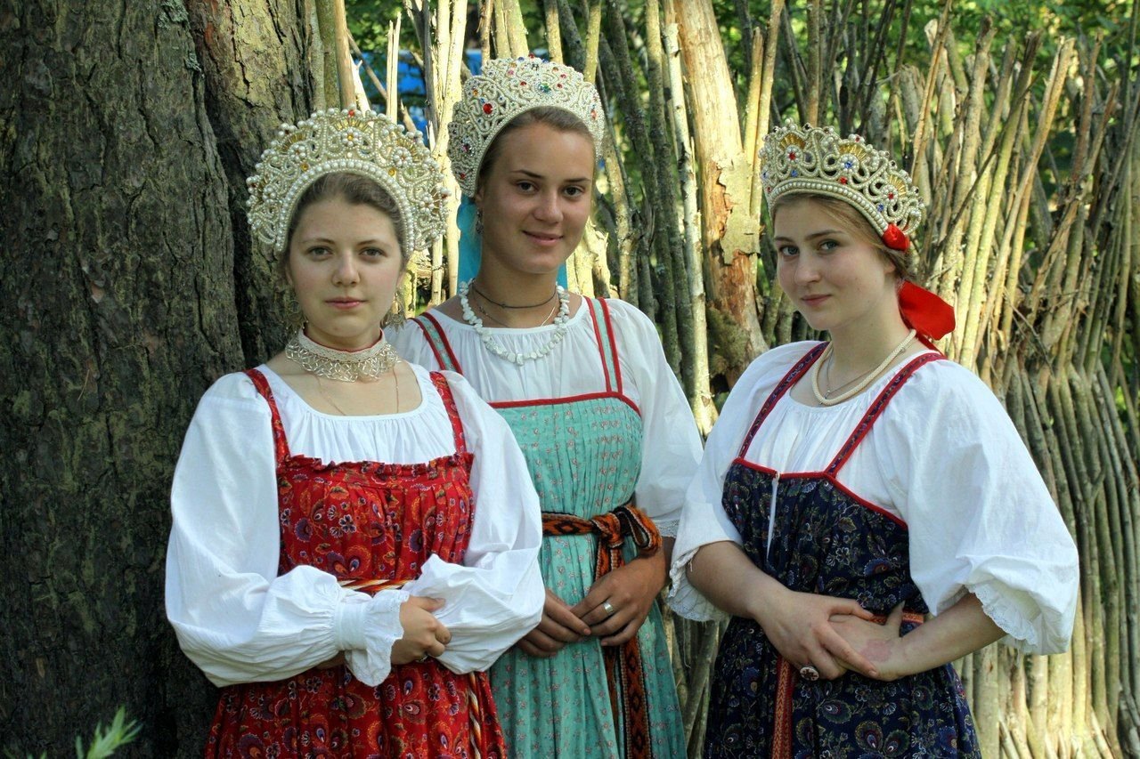 Sexy model Girls in Slavic costumes in Kolkata