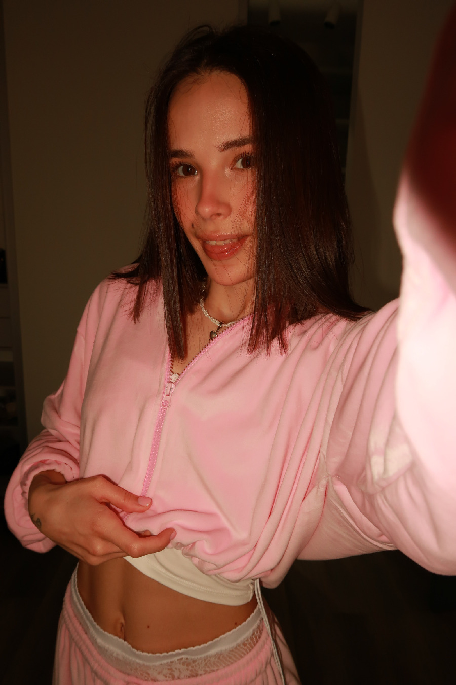 Tina brings the glow — live moments in Kolkata